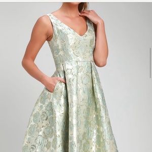 Lulus Bridgehamptom Silver Jacquard Sleeveless Midi Dress like new! Size Smal